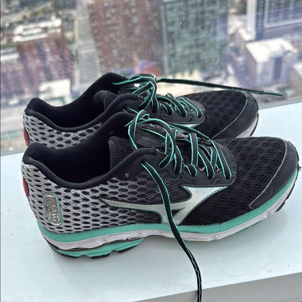 Mizuno Wave Rider 18 Running Shoe